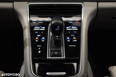 Porsche Panamera 4 — photo 15