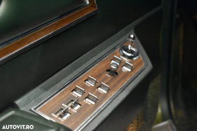 Ford Thunderbird — photo 14