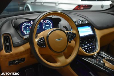 Aston Martin DBX — photo 9