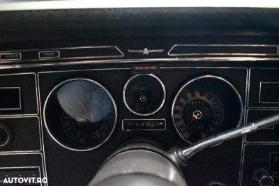 Ford Thunderbird — photo 9