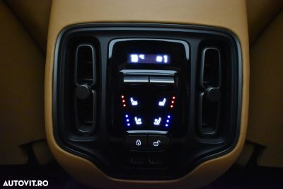 Aston Martin DBX — photo 21