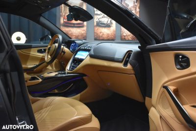 Aston Martin DBX — photo 7